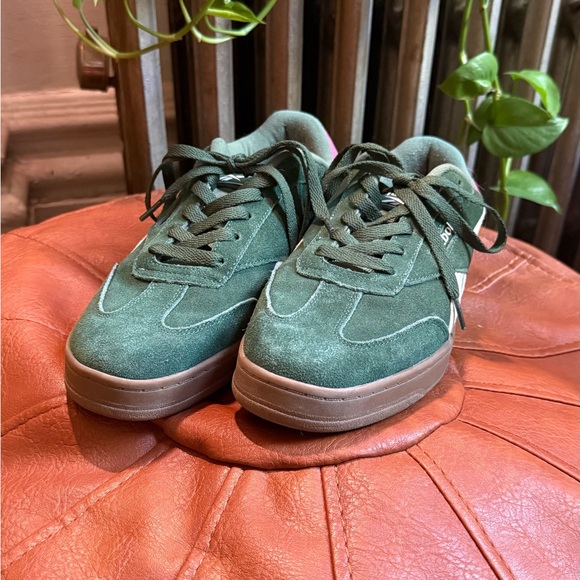 LIKE NEW Reebok Forte Casual Lounger Women’s Sneakers Leather Dark Green - Picture 1 of 5